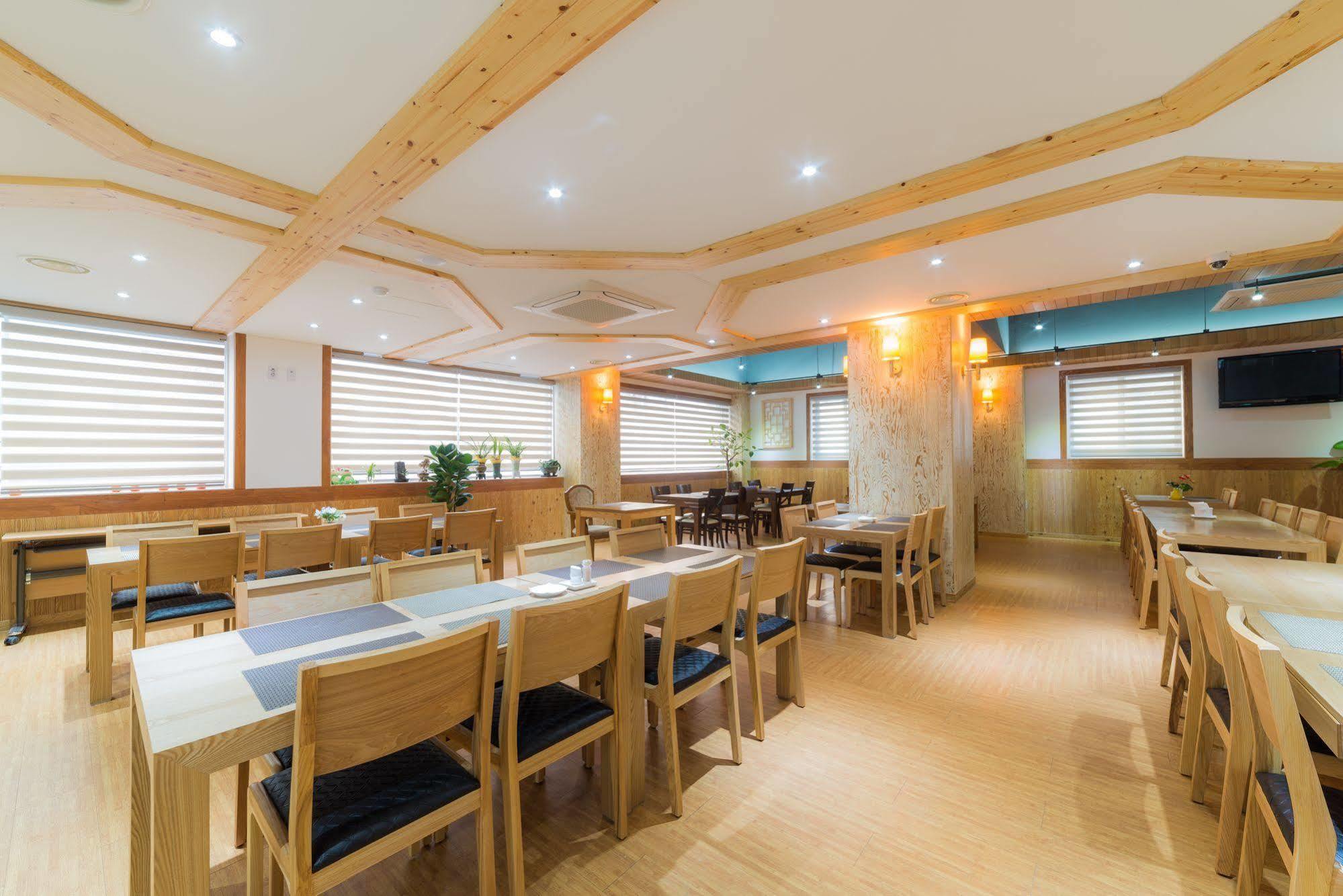 Reborn Suwon Silkroad Hotel Kültér fotó