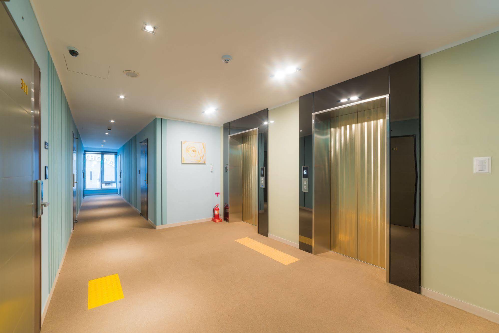 Reborn Suwon Silkroad Hotel Kültér fotó